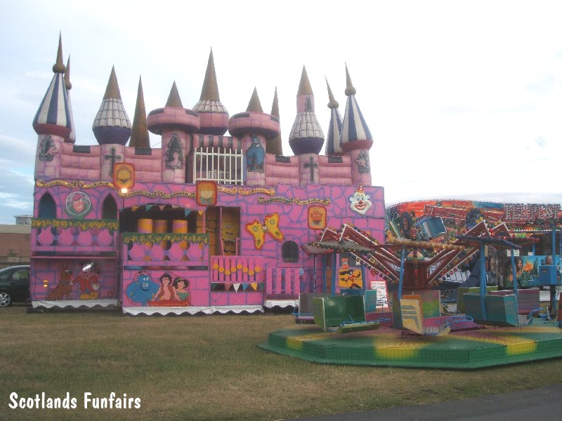 Spencer Hiscoes Funhouse & Mini Skydiver, Burntisland