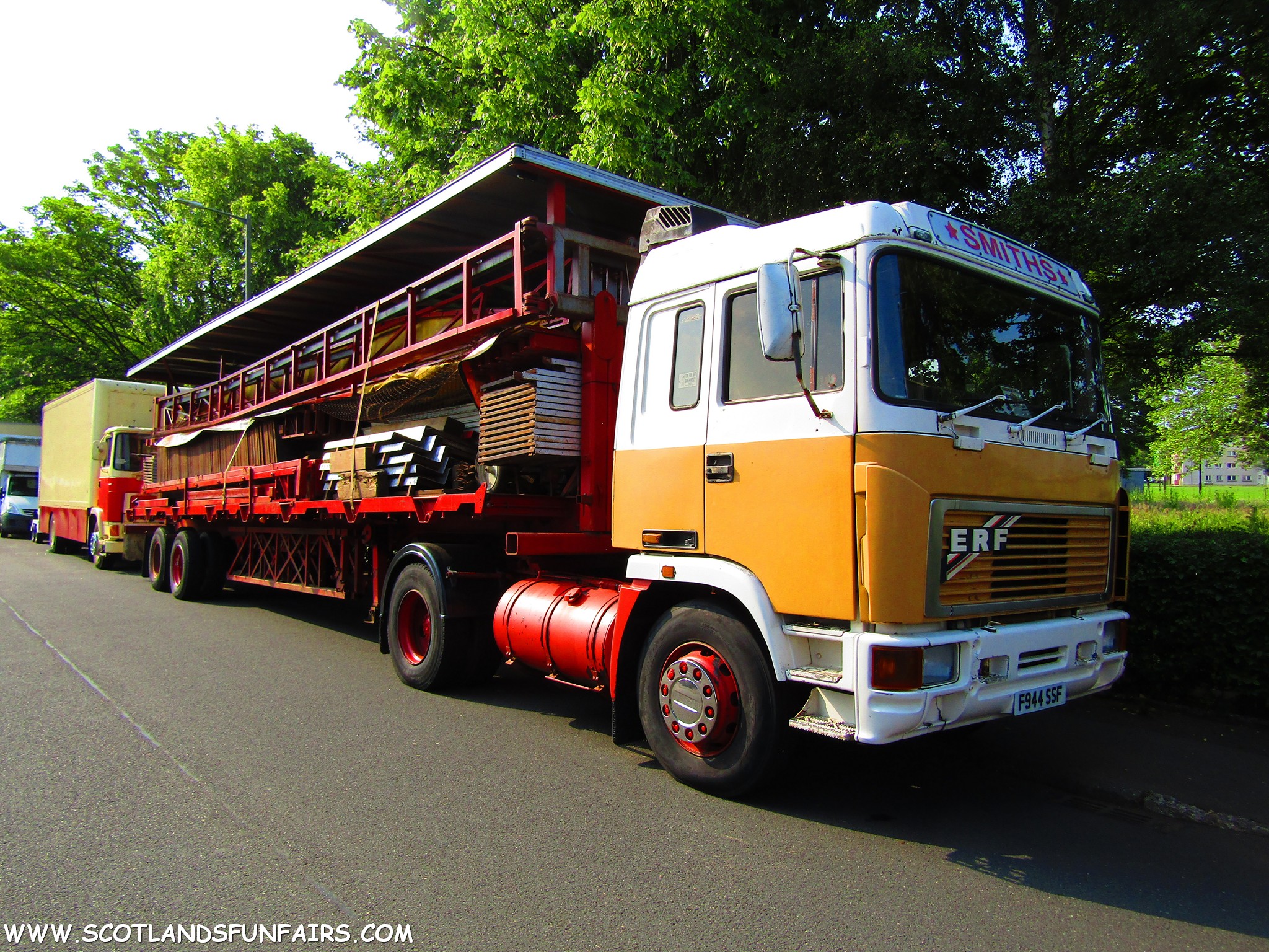 Trevor Smiths ERF & Dodgems Load