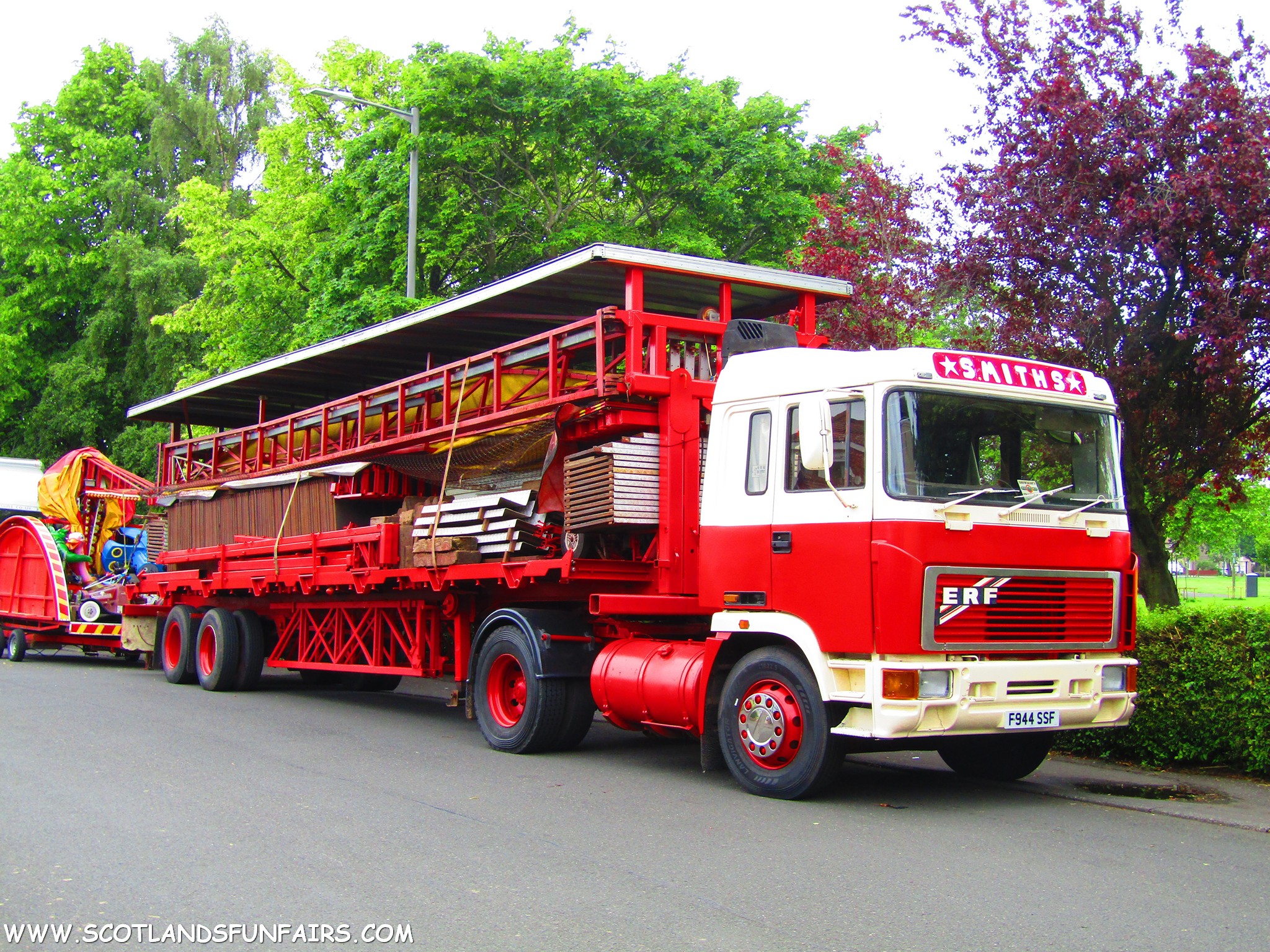Trevor Smiths ERF & Dodgems Load