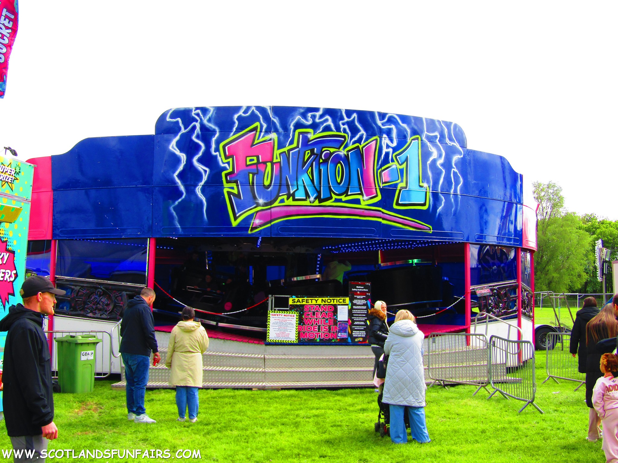 MT Attractions Waltzer