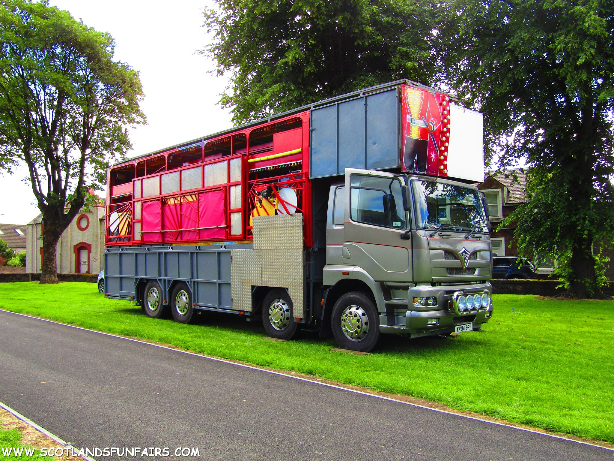 Darren Cowleys Funhouse Load