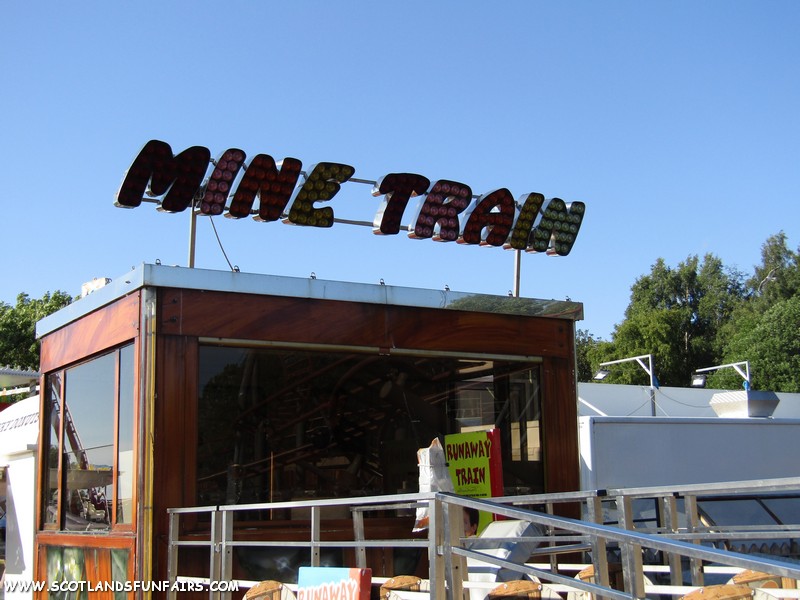 M&D's Theme Park Rollercoaster