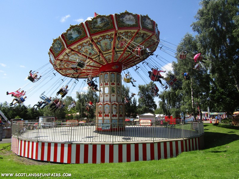 M&D's Theme Parks Waveswinger